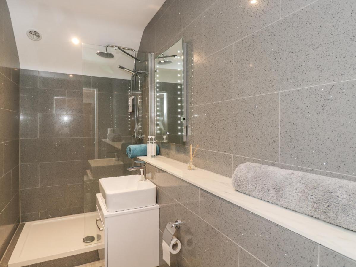 Upper Annex Apartment Calne Ngoại thất bức ảnh